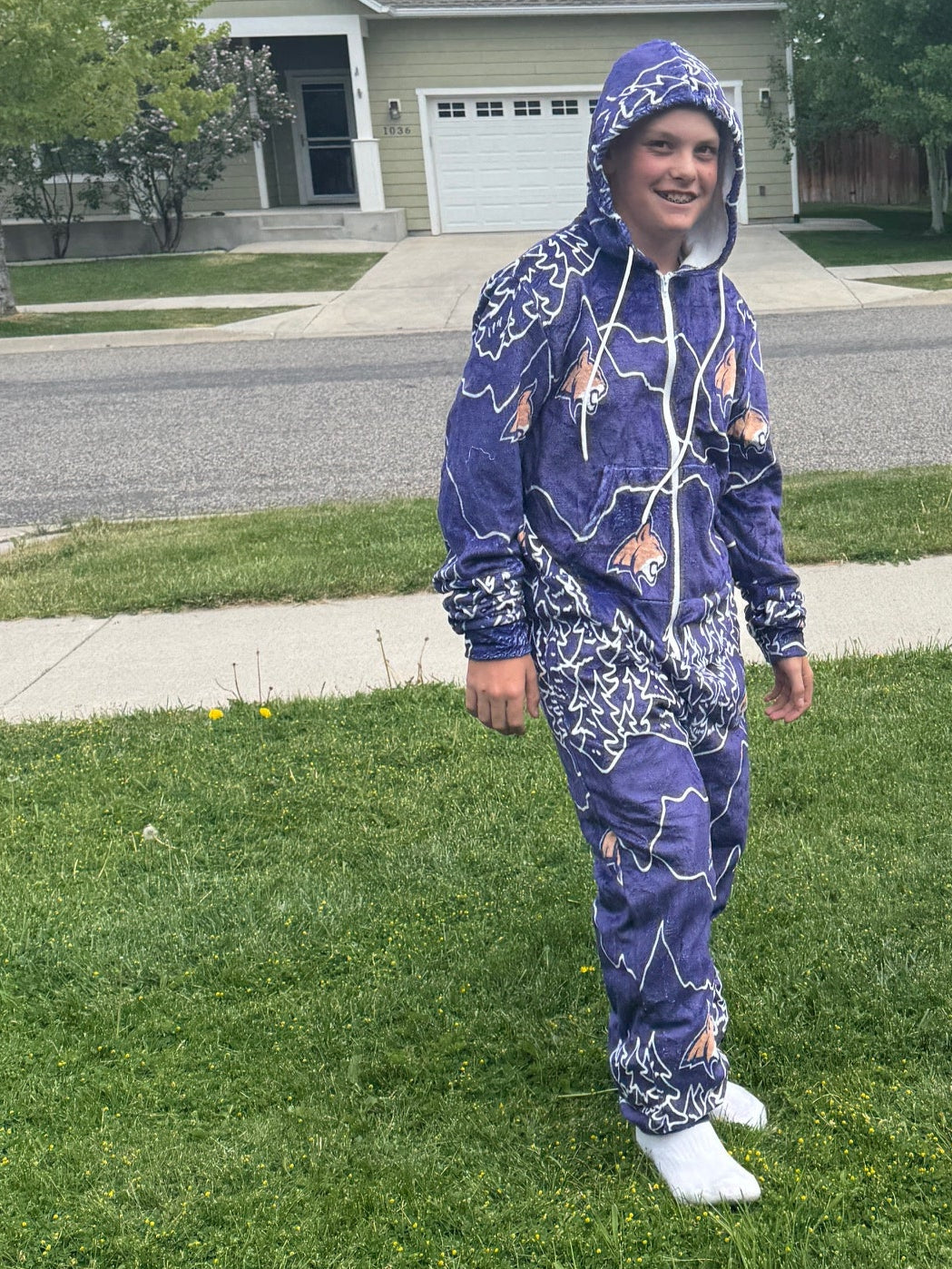 Mountain Cat Onesie Youth Medium